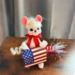 2016 Annalee Patriotic Surprise Mouse